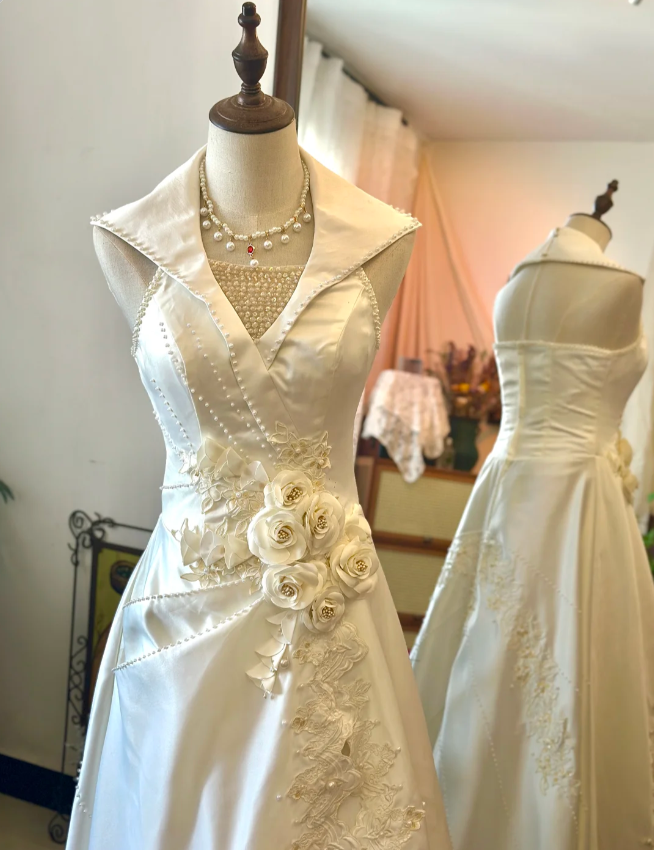 Vintage V-neck White Backless 3D Flower Beaded Embroidery Satin Floor-length Wedding Dress P2943