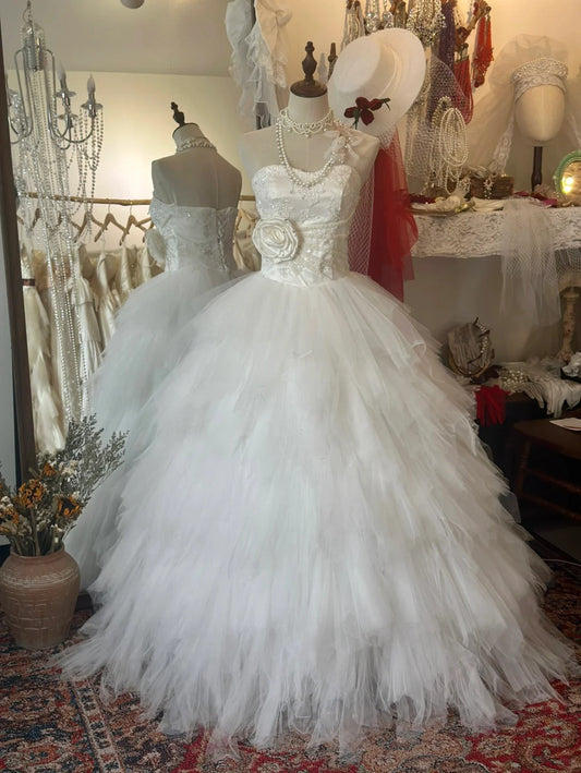 Elegant White Sweetheart Neck Layered Tulle Cake Princess Floor-Length Wedding Dress P2944