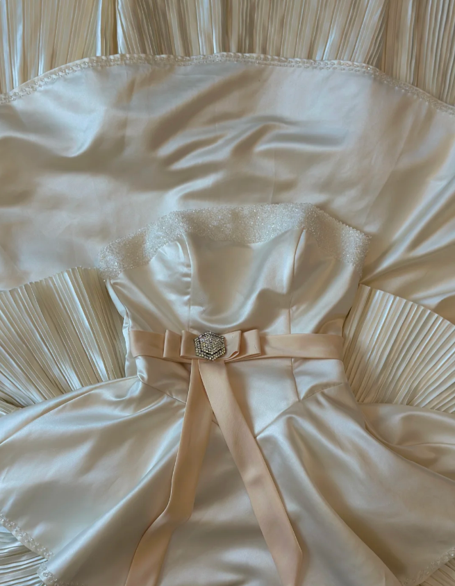 Elegant White Strapless Satin Beaded Princess Cake Floor-Length Wedding Dress P2946