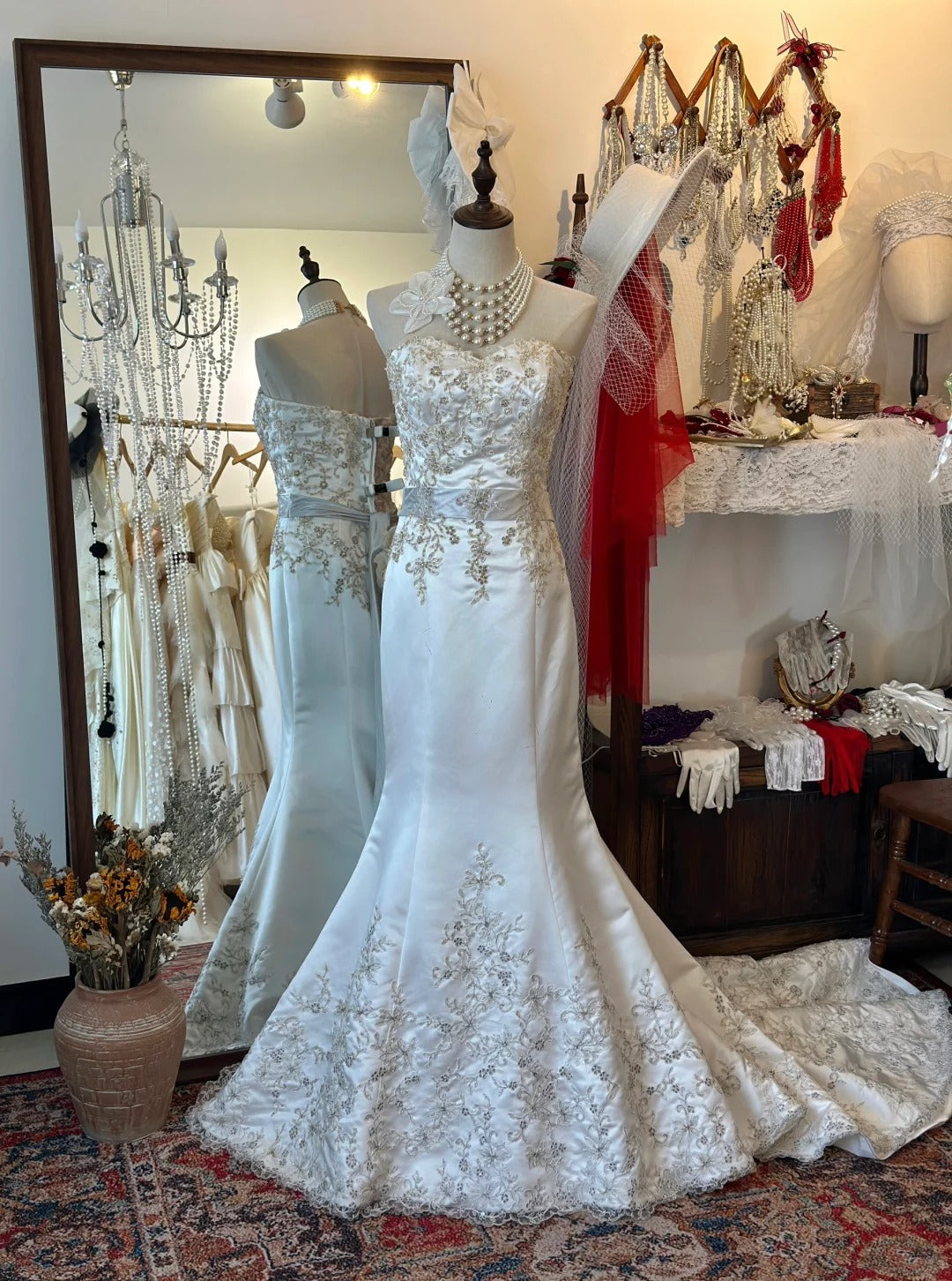 Vintage Thick Satin Embroidered Mermaid Sweetheart Neckline Wedding Dress P2947