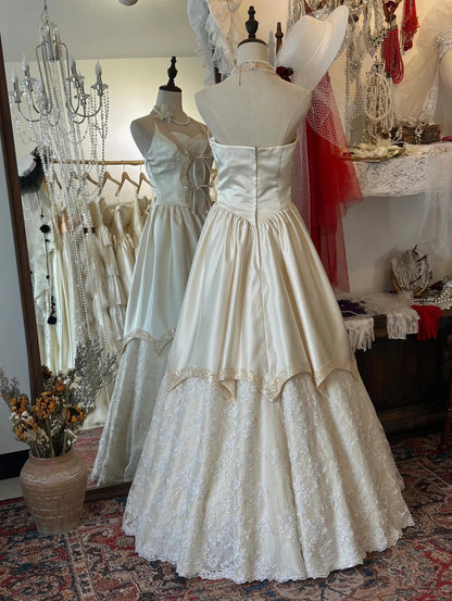 Special pink halter neck vintage satin and lace floor-length wedding dress P2948
