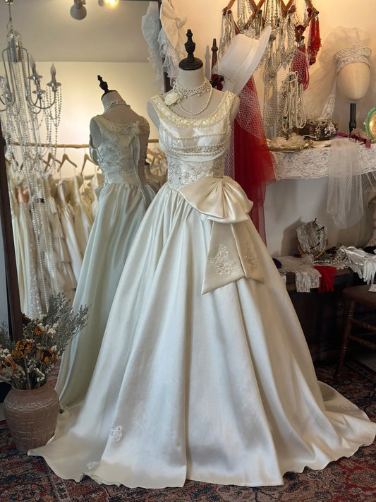 French Retro Shoulder Bow Beaded Thick Satin Wedding Dress P2949