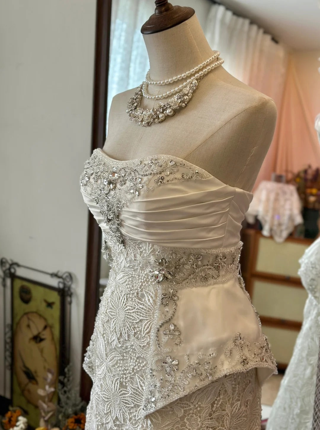 Vintage Heavy Beaded Large Lace Tube Top Wedding Dress with Train P2952