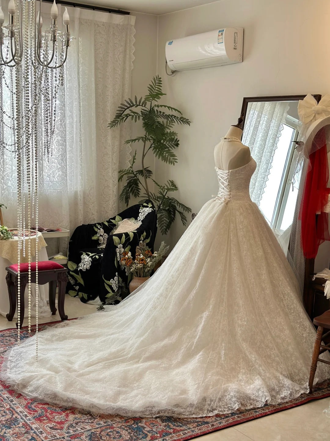 Vintage Strapless Rose Embroidery Wedding Dress with Train P2954