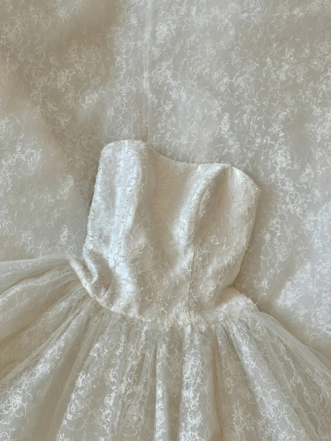 Vintage Strapless Rose Embroidery Wedding Dress with Train P2954