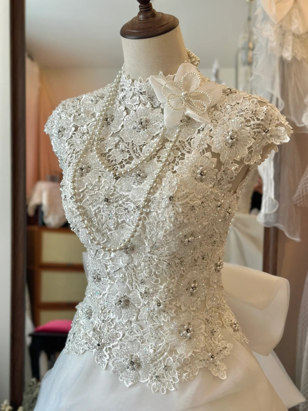 Retro Elegant Heavy Beaded Lace Tulle Splicing Shoulder-Wrap Trailing Wedding Dress P2955