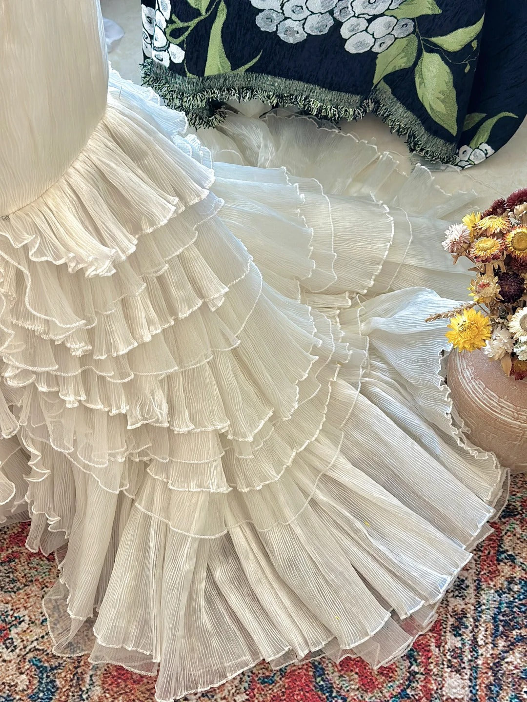 Retro Elegant Strapless Layered Tulle Mermaid Train Wedding Dress P2956