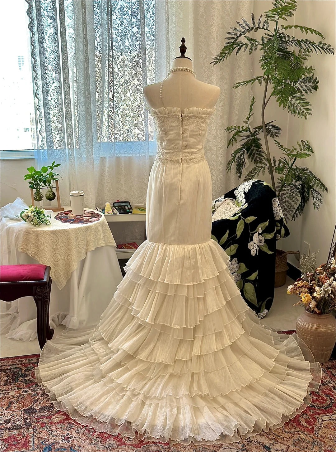 Retro Elegant Strapless Layered Tulle Mermaid Train Wedding Dress P2956