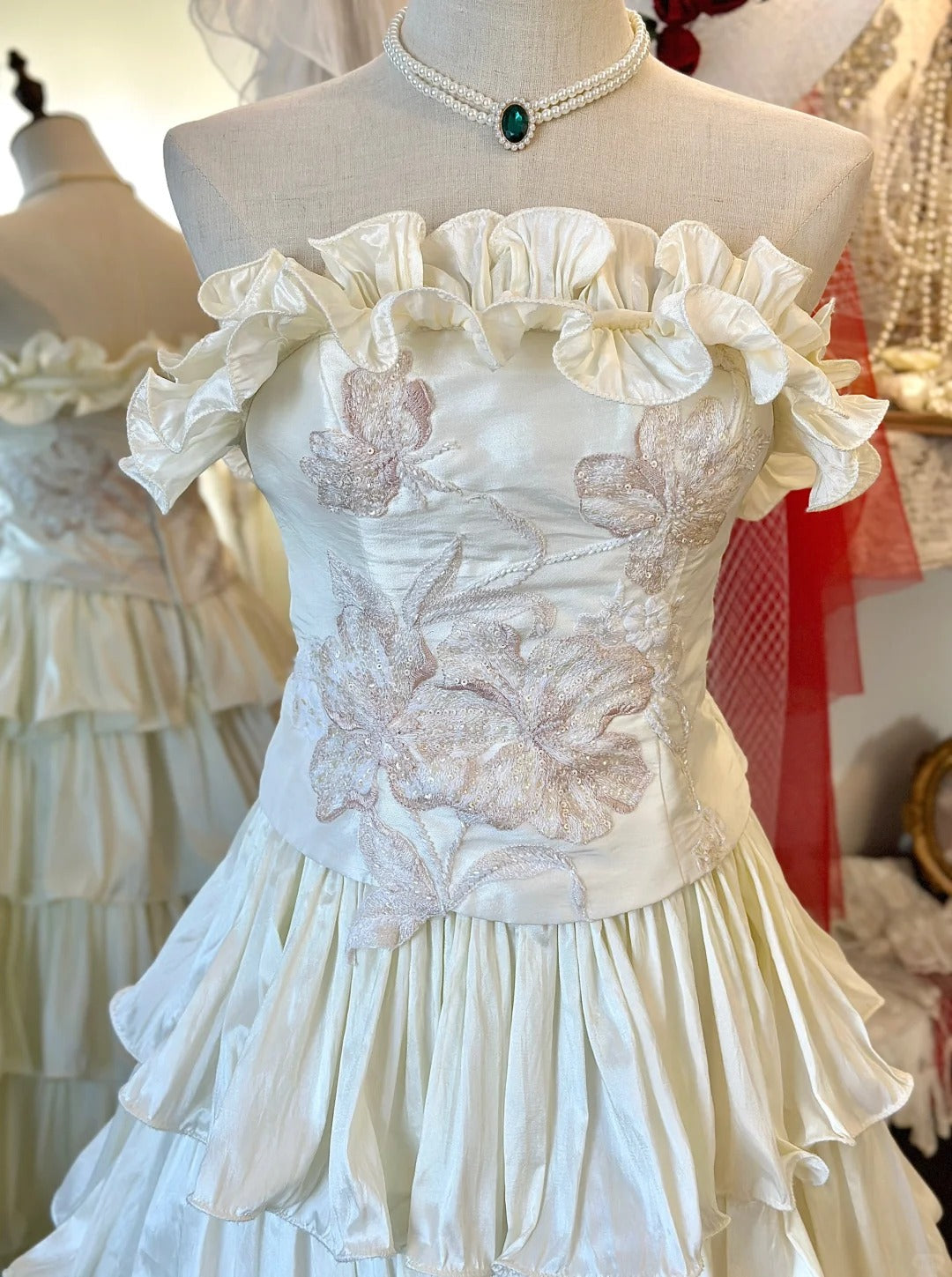 Light beige tube top cake layered trailing wedding dress P2957