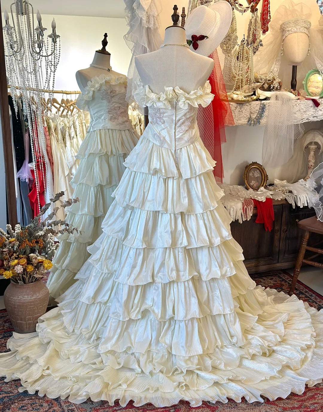 Light beige tube top cake layered trailing wedding dress P2957