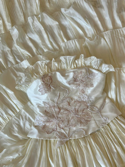 Light beige tube top cake layered trailing wedding dress P2957