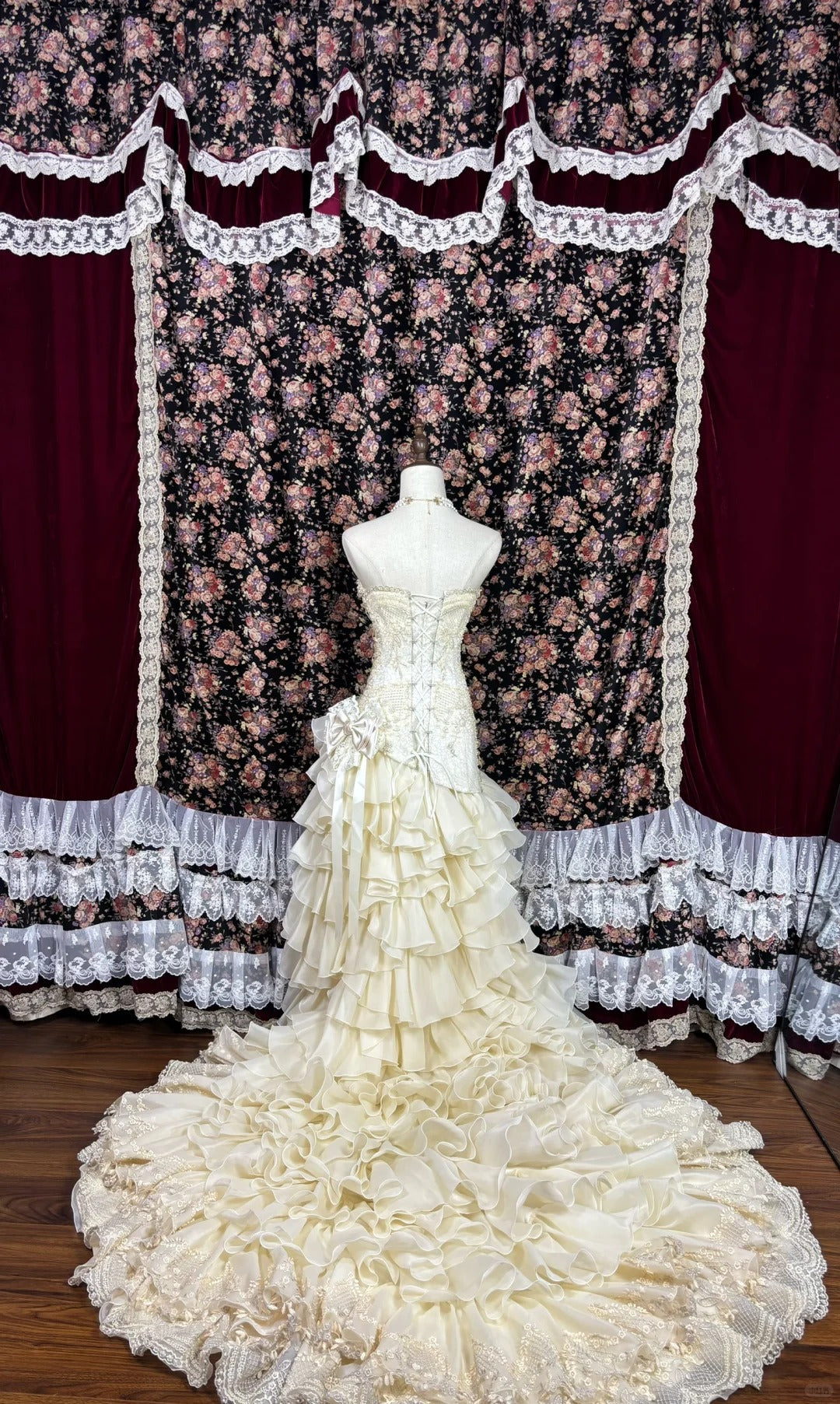 Vintage Ivory Sweetheart Neck Chiffon Lace Trim Wedding Dress P2958