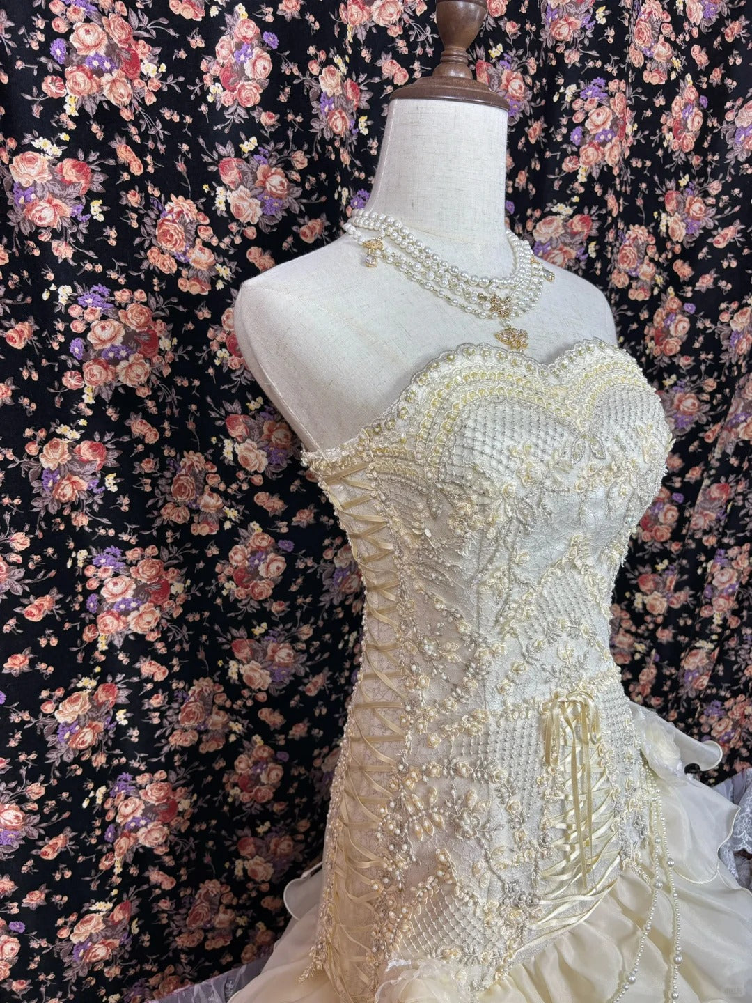 Vintage Ivory Sweetheart Neck Chiffon Lace Trim Wedding Dress P2958