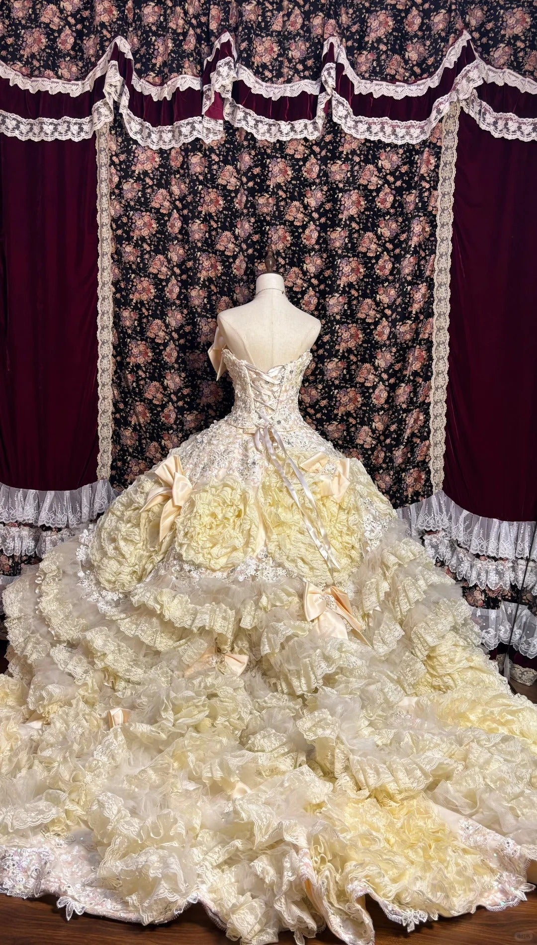 Retro light yellow tube top bow beaded lace princess trailing wedding dress P2969