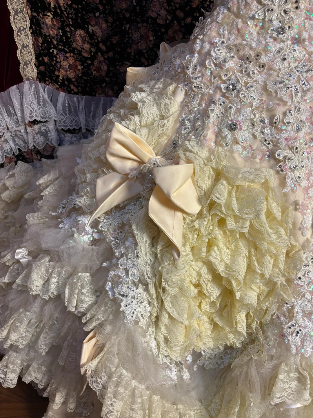 Retro light yellow tube top bow beaded lace princess trailing wedding dress P2969