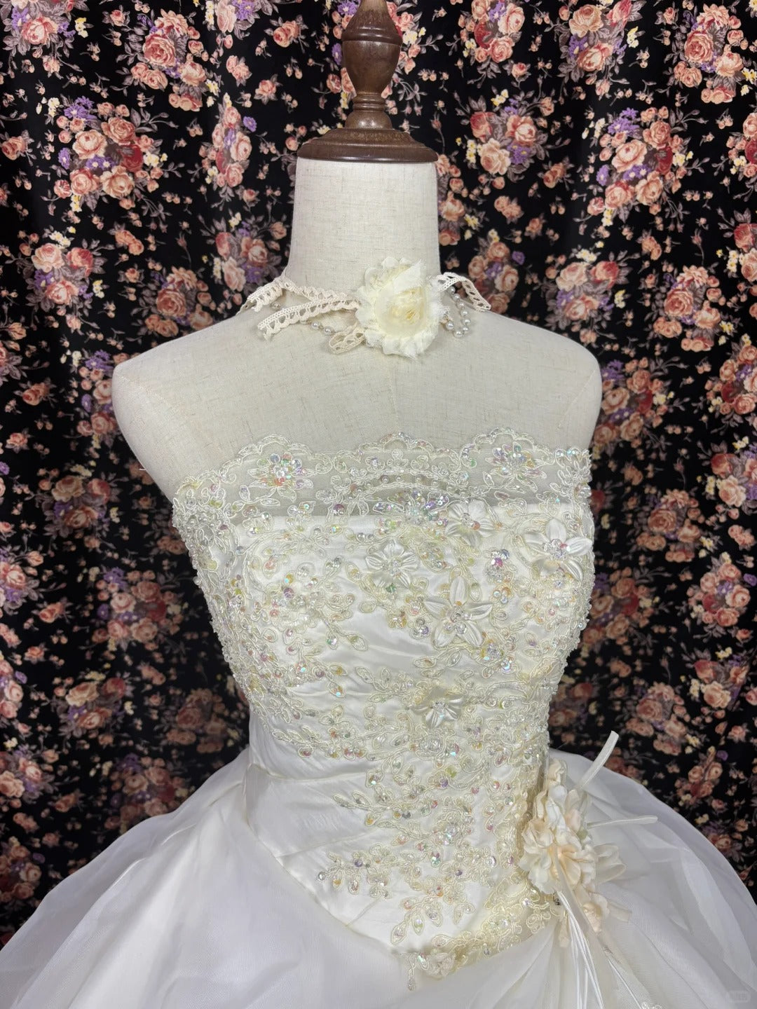 Gentle Princess Strapless Lace Flower Beaded Tulle Floor-Length Wedding Dress P2972