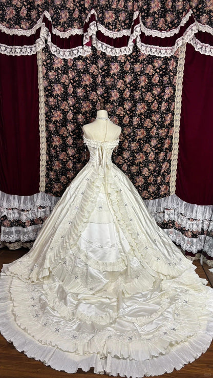 Retro cute strapless satin back strappy train wedding dress P2975