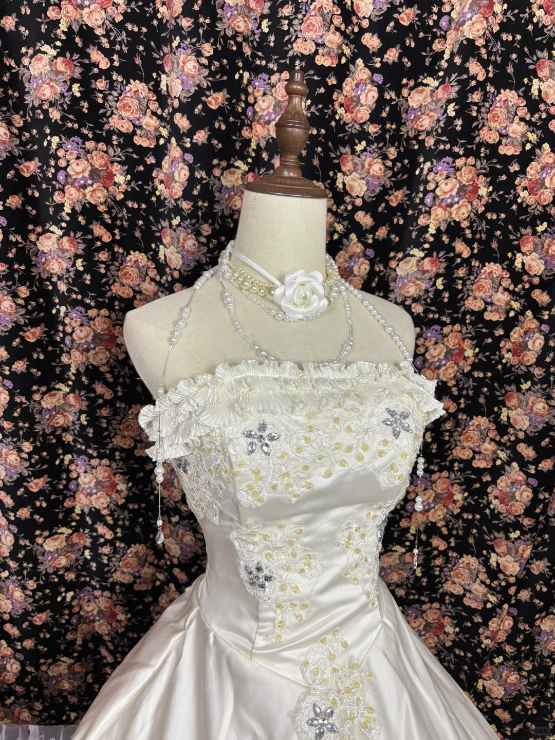 Retro cute strapless satin back strappy train wedding dress P2975