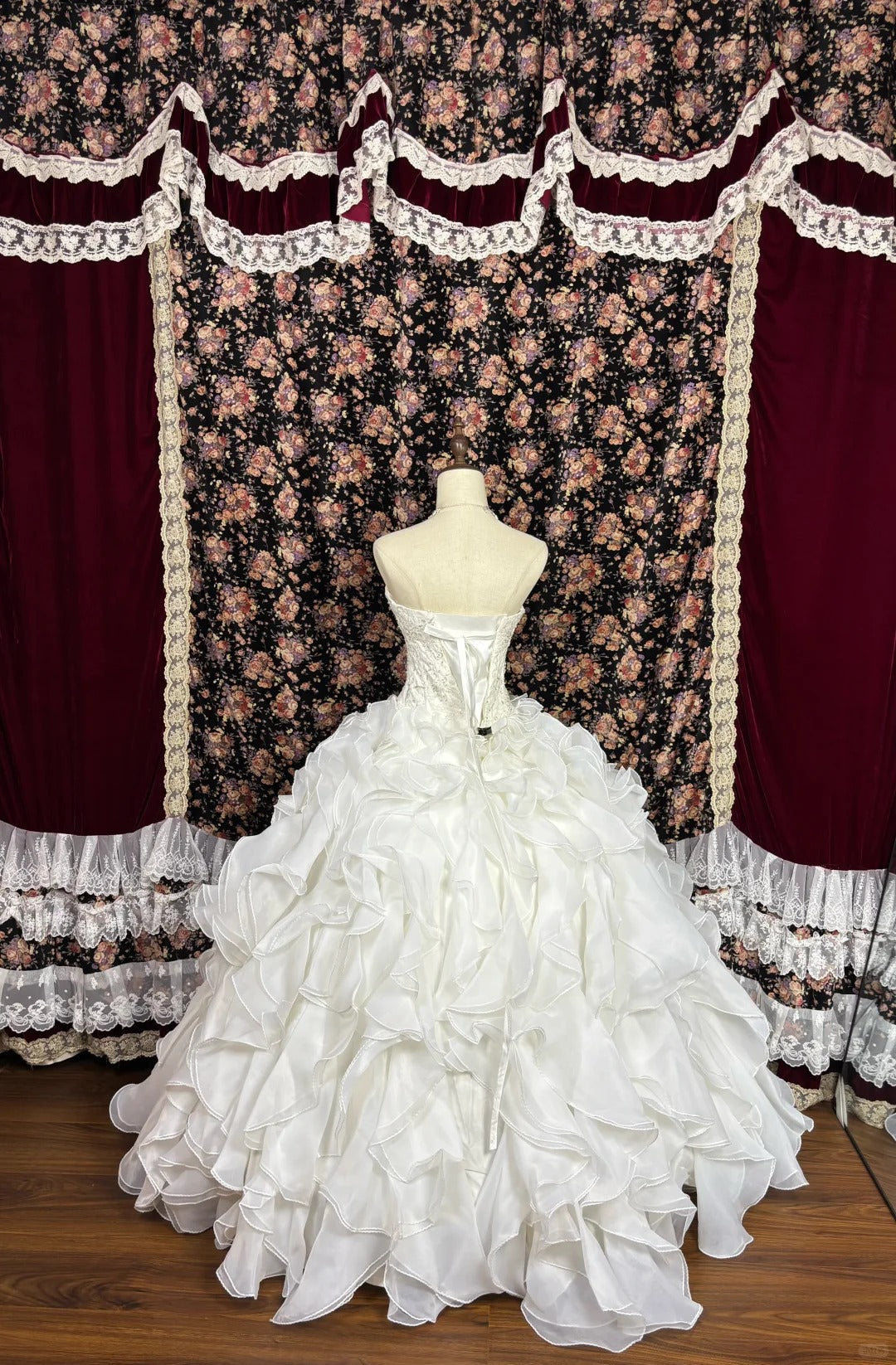 Elegant sweetheart neckline large curled edge beaded A-line floor-length wedding dress P2985