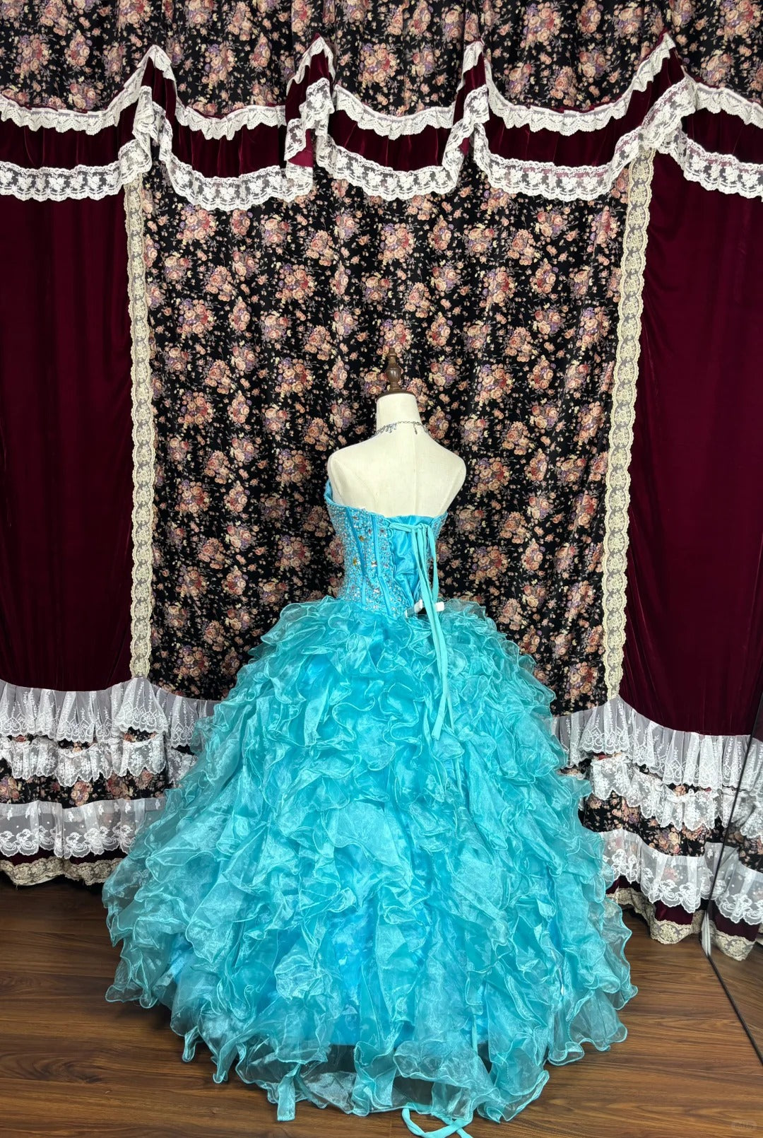 Beautiful aqua blue heart-shaped neckline rhinestone hem wedding dress P2986