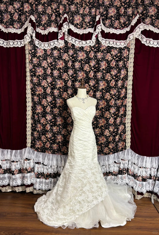 Elegant Sweetheart Neck Lace Embroidered Skirt Bias Cut Wedding Dress P2994