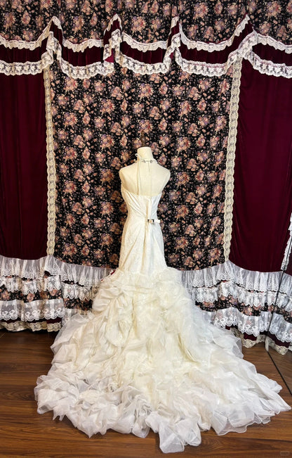 Sweetheart White Lace and Tulle Wedding Dress with Large Skirt P2997