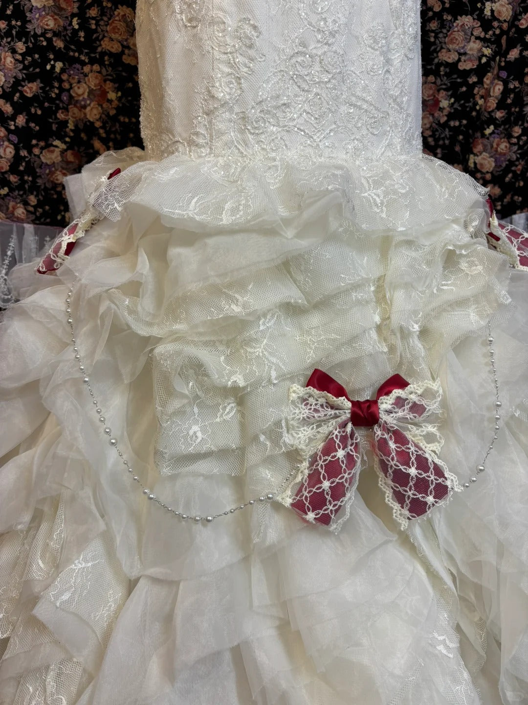 Sweetheart White Lace and Tulle Wedding Dress with Large Skirt P2997