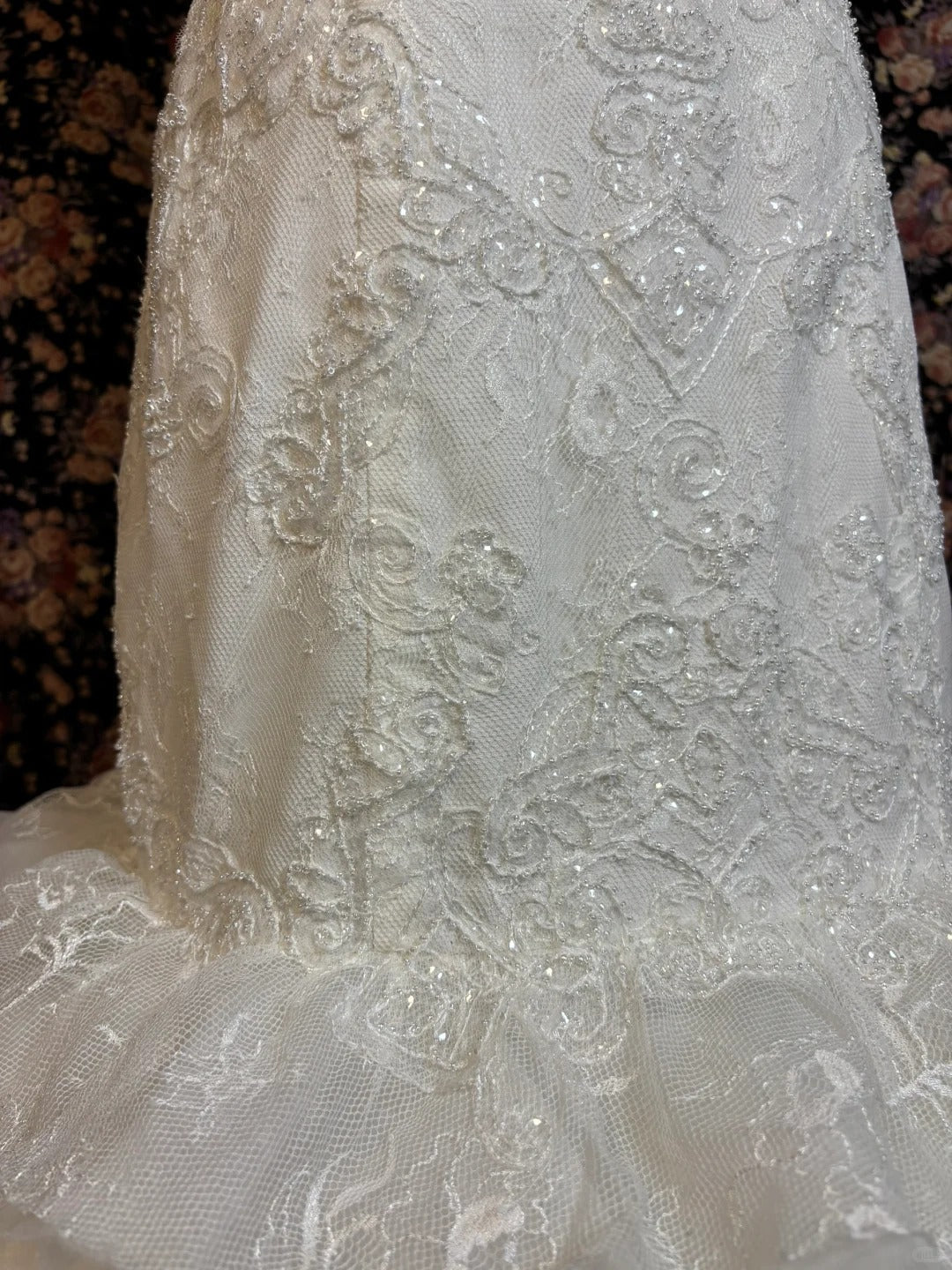 Sweetheart White Lace and Tulle Wedding Dress with Large Skirt P2997