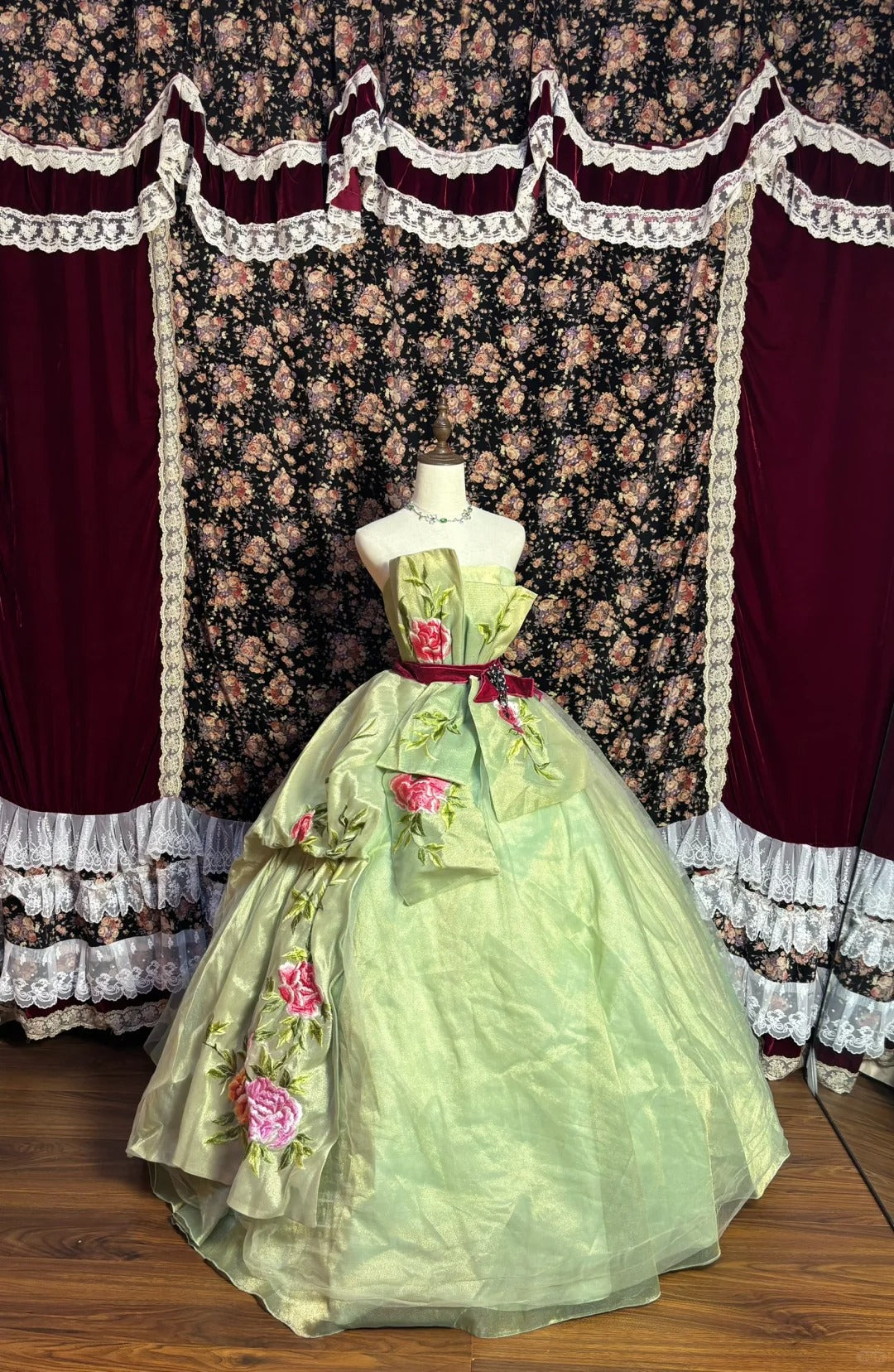 Unique Green Vase Collar Embroidered Flower A-Line Floor-Length Wedding Dress P3007