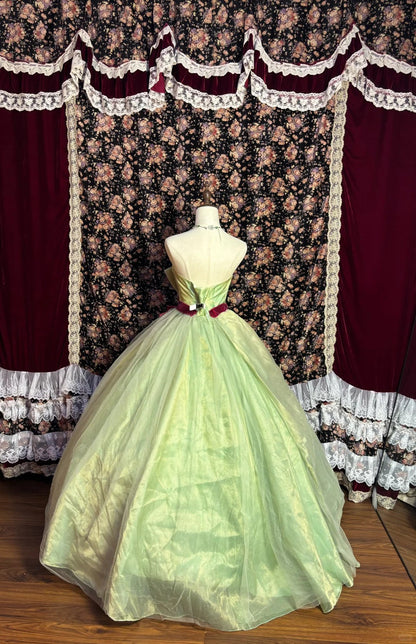 Unique Green Vase Collar Embroidered Flower A-Line Floor-Length Wedding Dress P3007