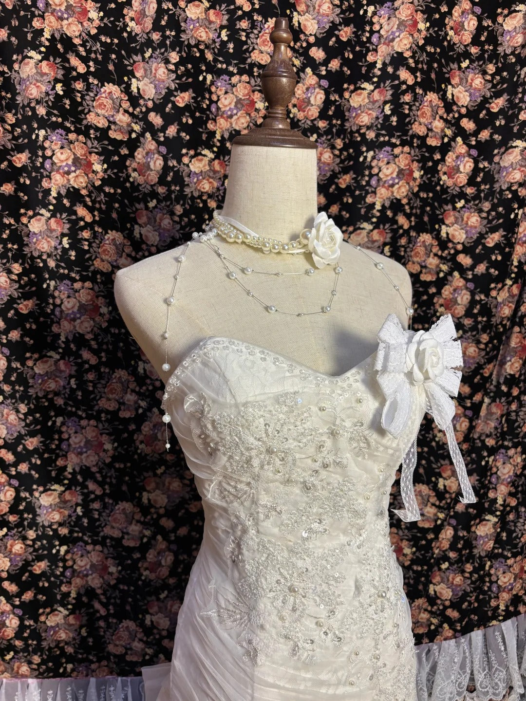 Elegant sweetheart neckline dark pattern beaded patchwork white mermaid wedding dress P3009