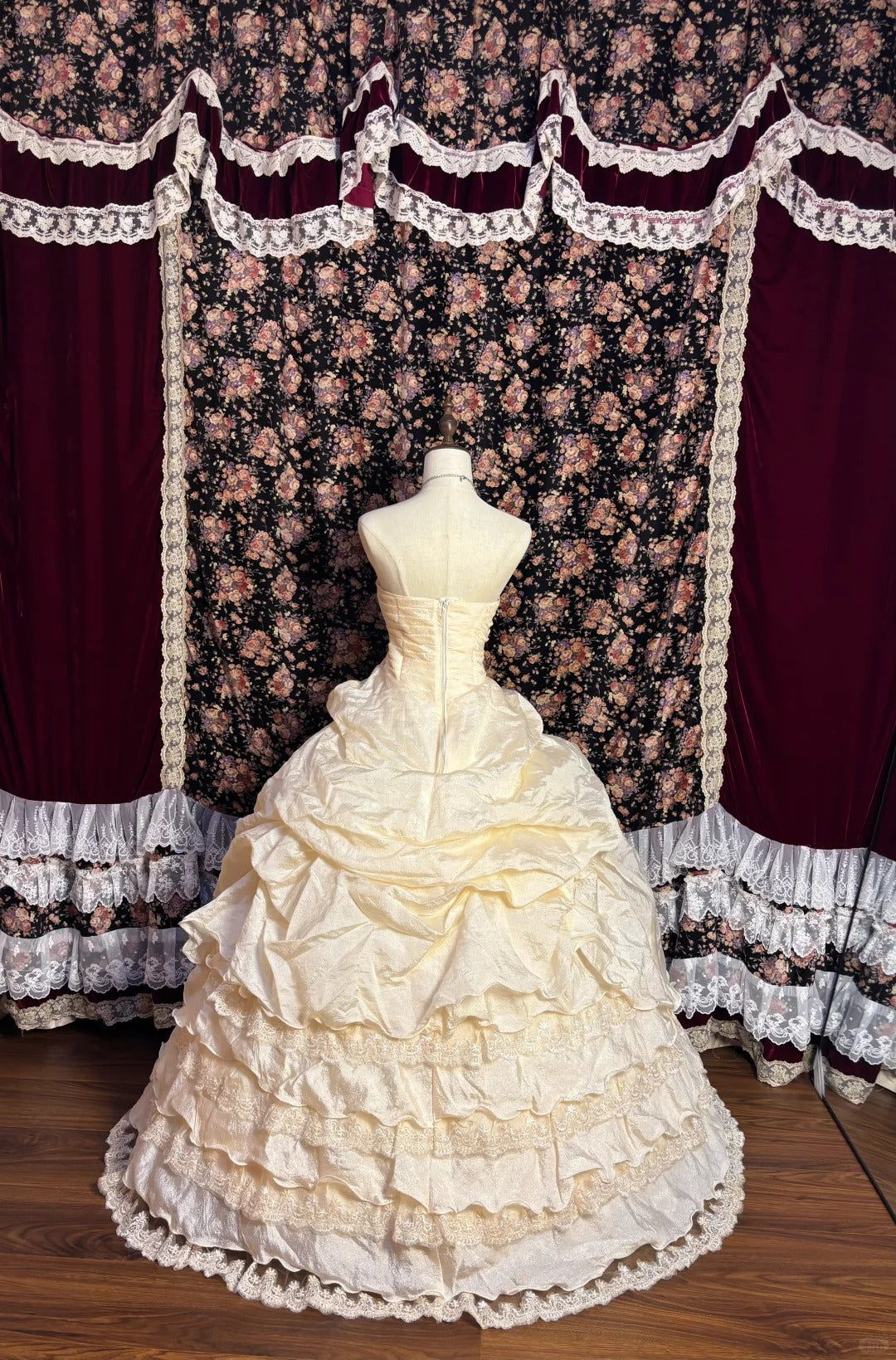 Sweet Light Yellow Beaded Ruffled Cake Floor-Length Wedding Dress P3012