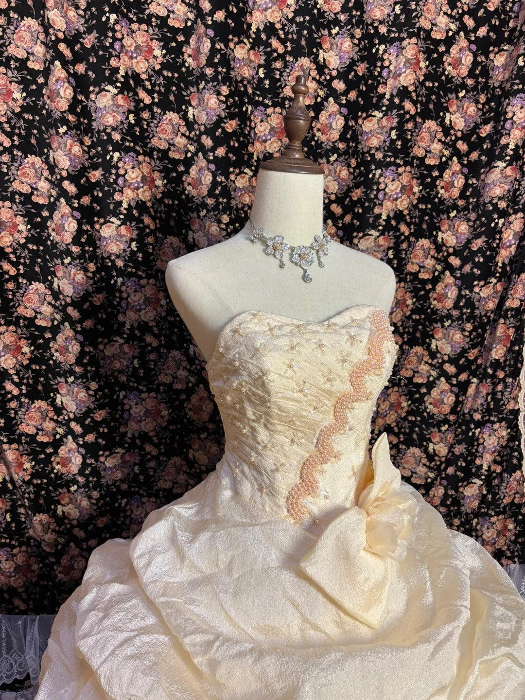 Sweet Light Yellow Beaded Ruffled Cake Floor-Length Wedding Dress P3012