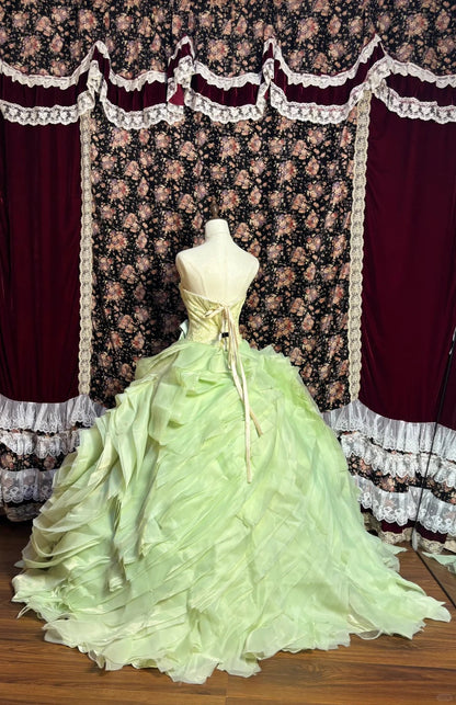 Gorgeous and fresh green three-dimensional flower layered skirt fluffy wedding dress P3014