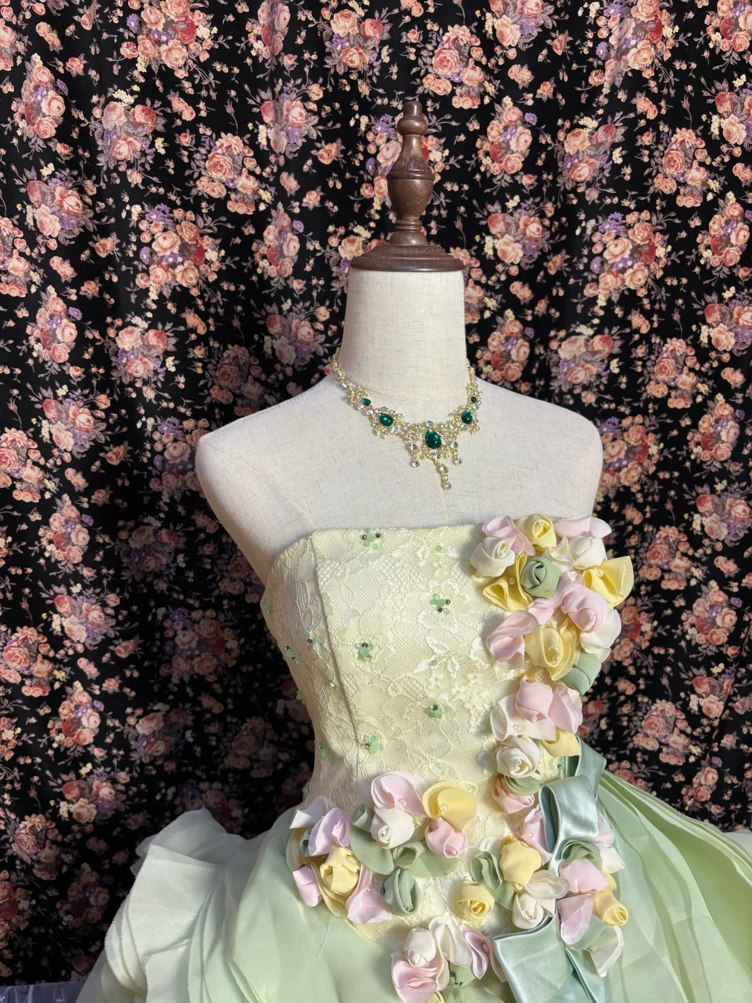 Gorgeous and fresh green three-dimensional flower layered skirt fluffy wedding dress P3014