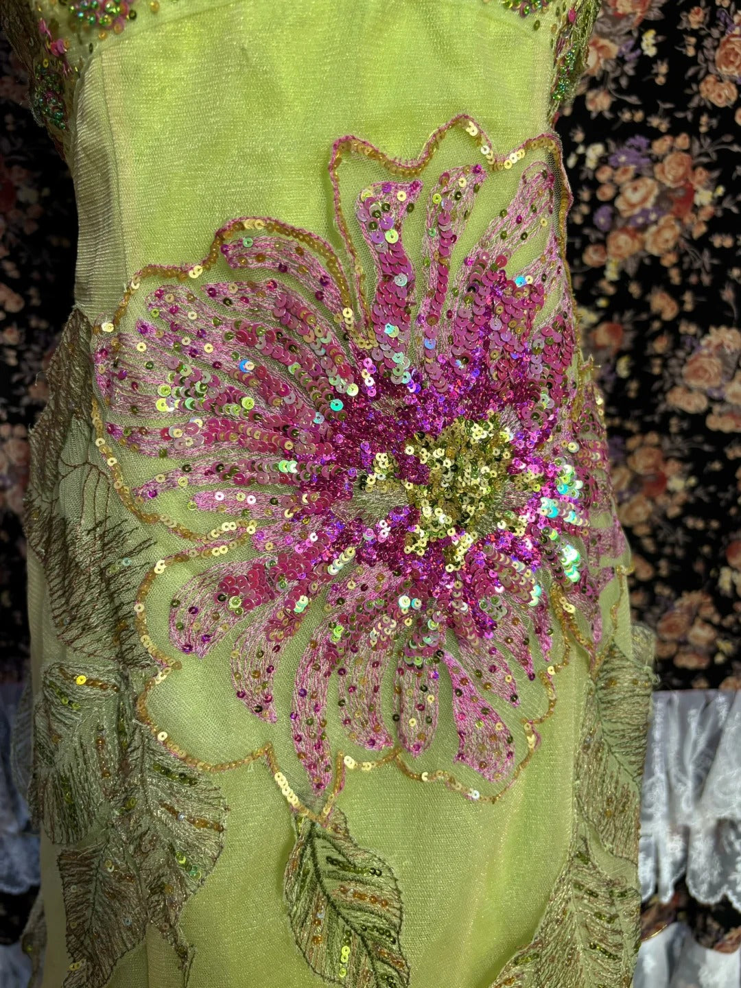 Forest Green Halter Neck Sequined Leaf Embroidery Large Skirt Mermaid Wedding Dress P3020