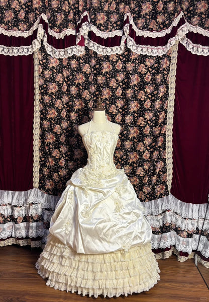 Retro Princess Halter Neck Beaded 3D Flower Satin Lace Edge Cake Skirt Wedding Dress P3021