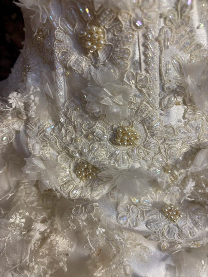 Retro Princess Halter Neck Beaded 3D Flower Satin Lace Edge Cake Skirt Wedding Dress P3021