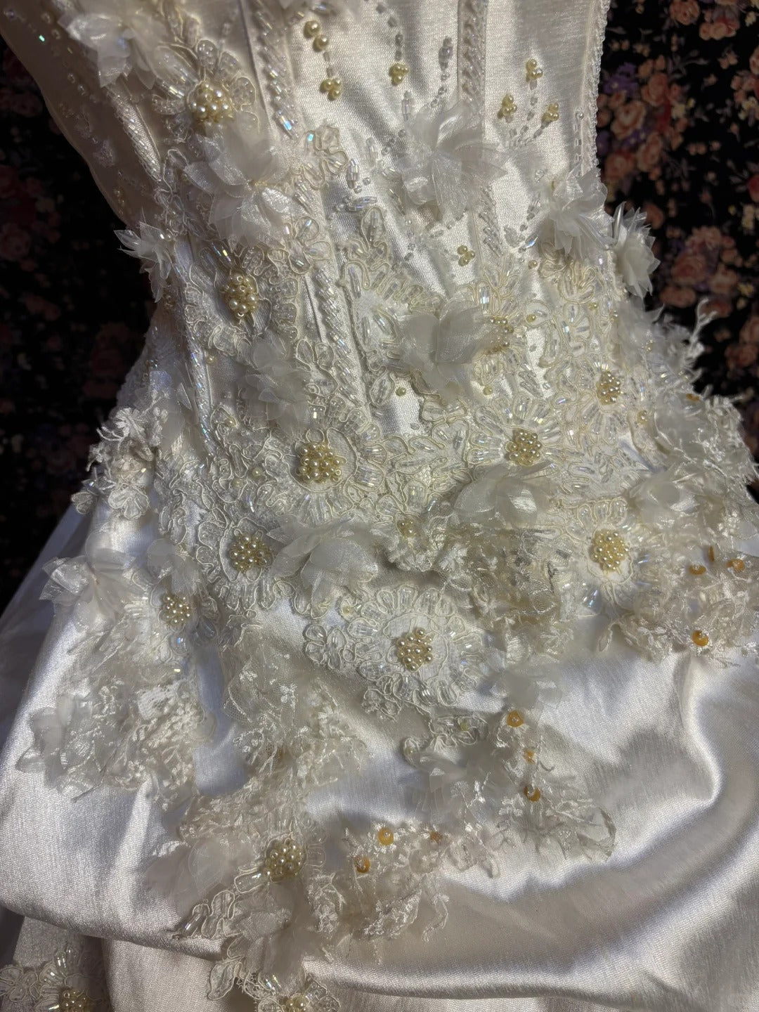 Retro Princess Halter Neck Beaded 3D Flower Satin Lace Edge Cake Skirt Wedding Dress P3021