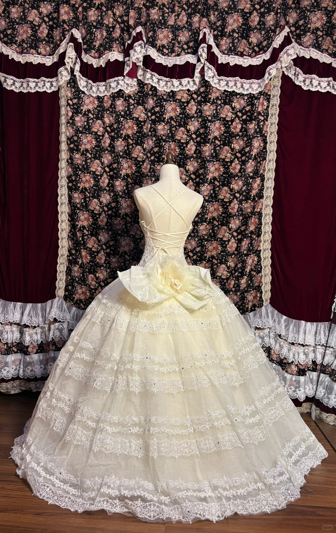 Princess Heavy V-neck Layered Lace Ivory White Back Tie Floor-length Wedding Dress P3026