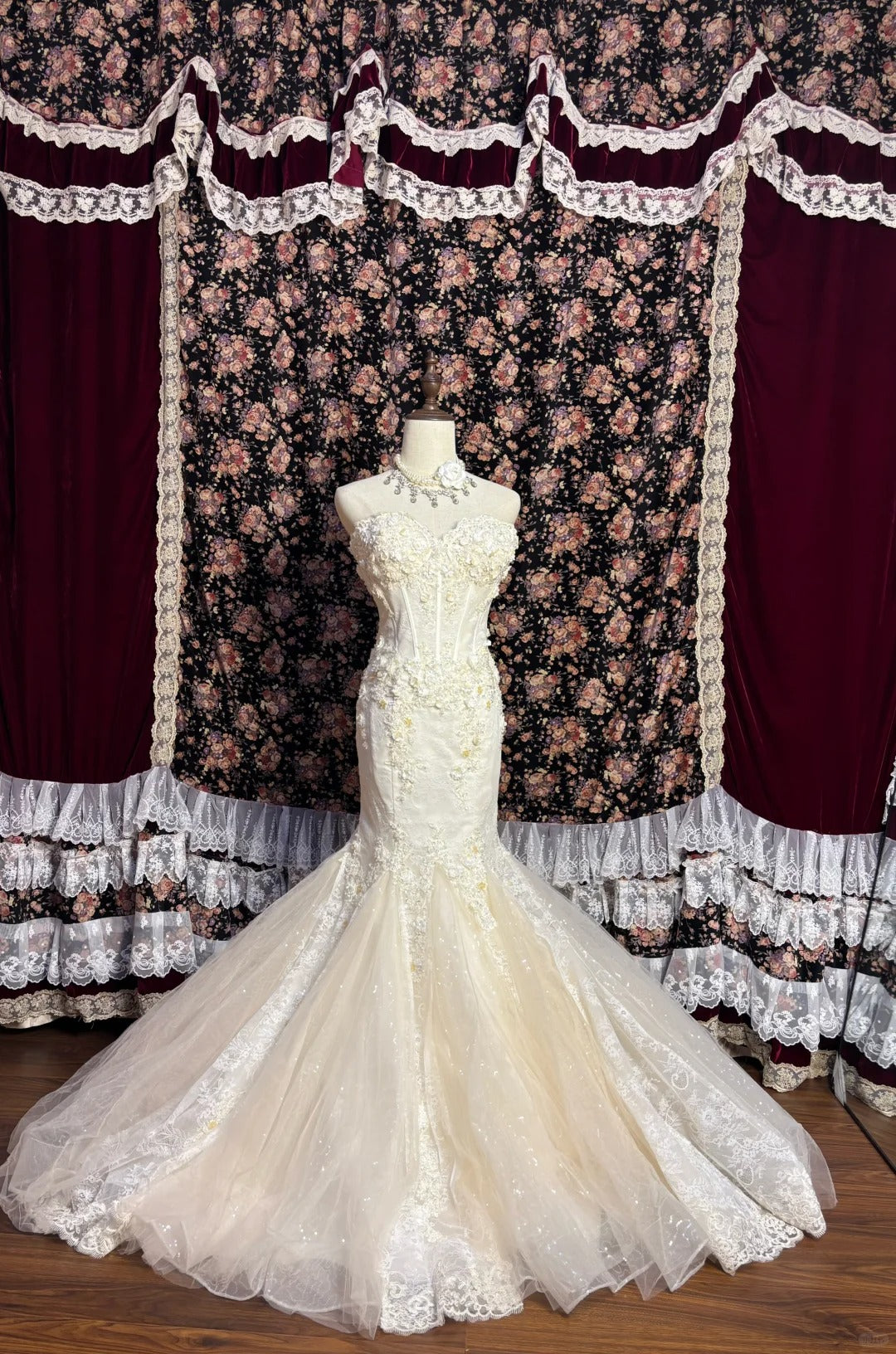 Elegant Sweetheart Neckline Herringbone Embroidery Floral Tulle Wedding Dress P3027