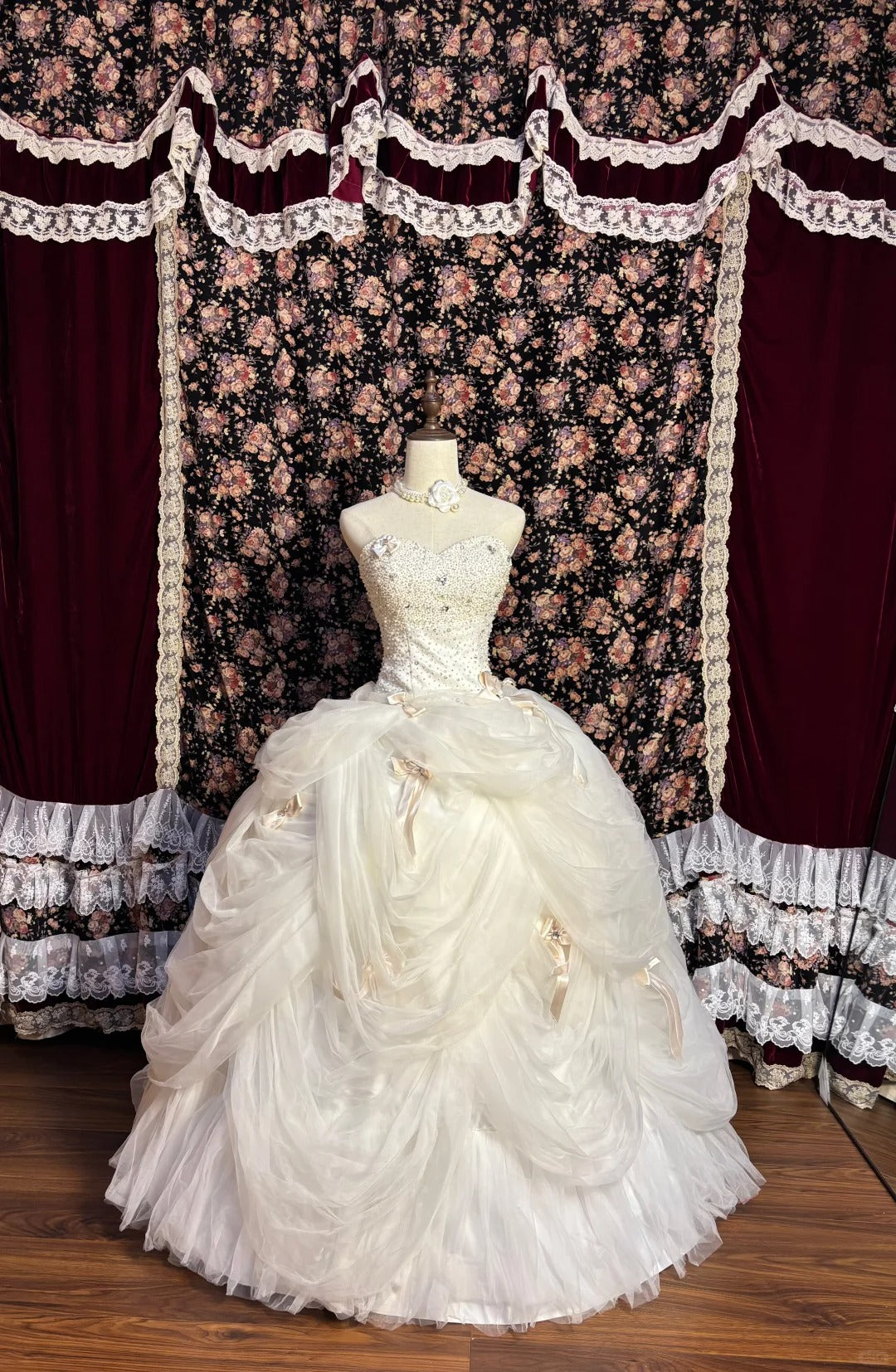 White heart-shaped collar bow beaded cake skirt wedding dress P3029