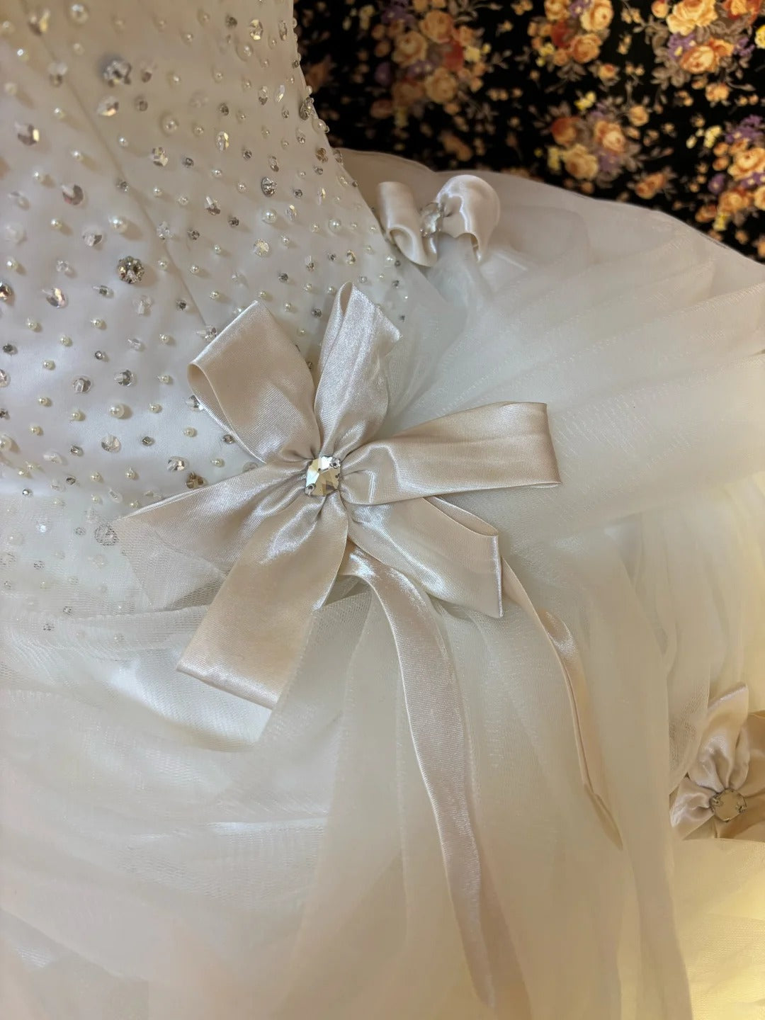 White heart-shaped collar bow beaded cake skirt wedding dress P3029