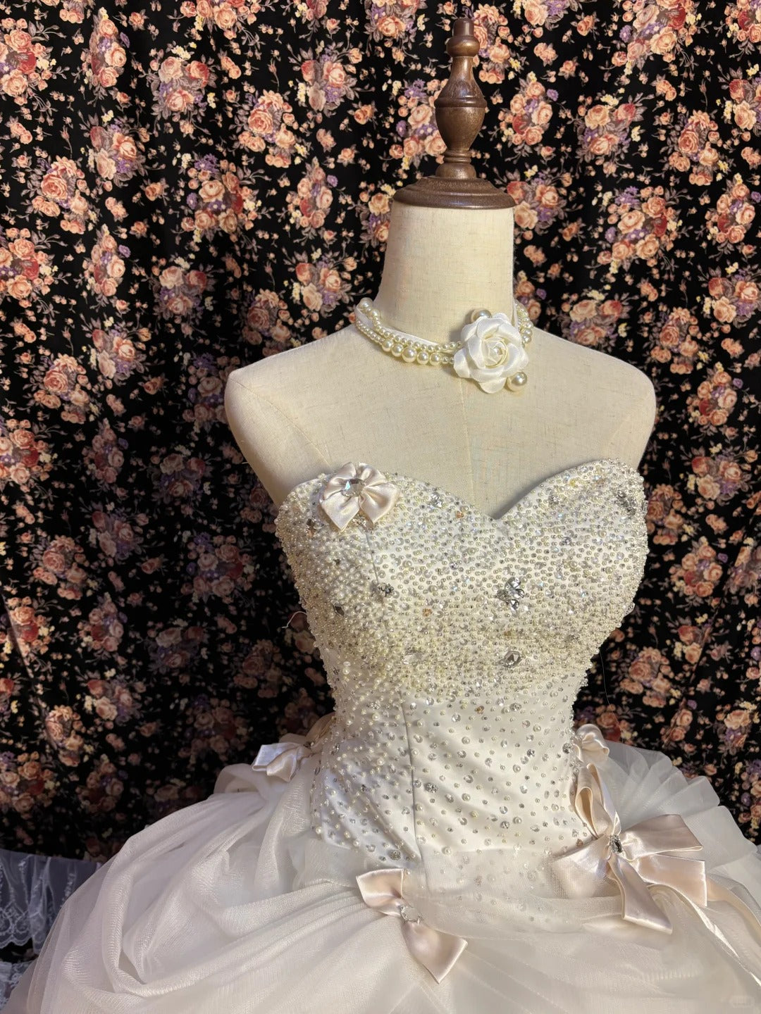 White heart-shaped collar bow beaded cake skirt wedding dress P3029