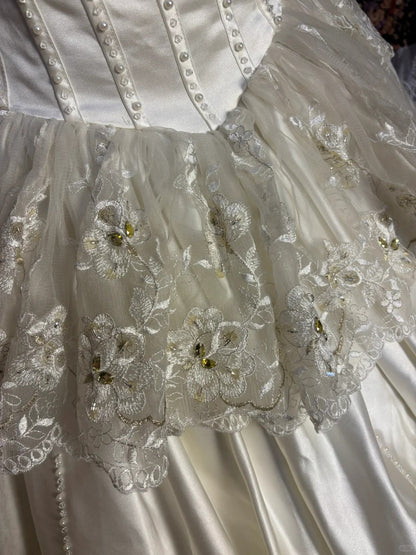 Retro Elegant Strapless Sequin Beaded Satin Flower Bud Lace Edge Wedding Dress P3032