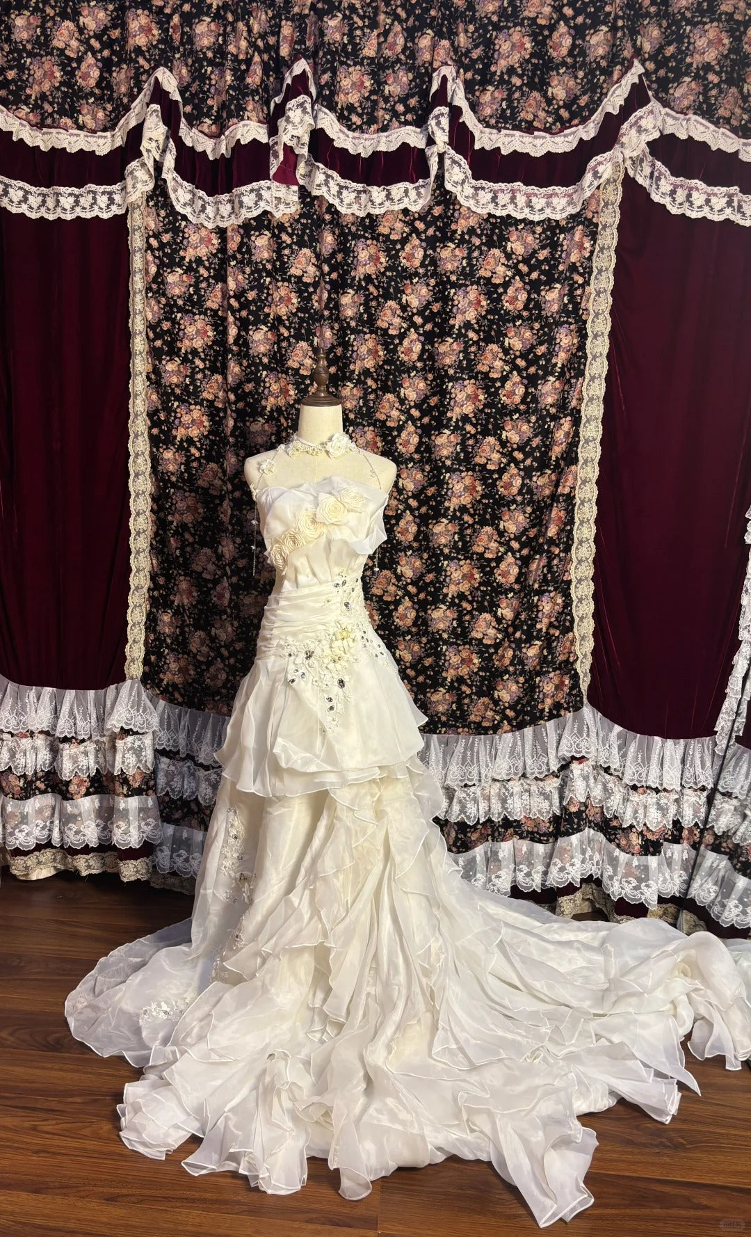 Elegant bias-cut high-cut fishtail chiffon 3D embroidered floral train wedding dress P3034