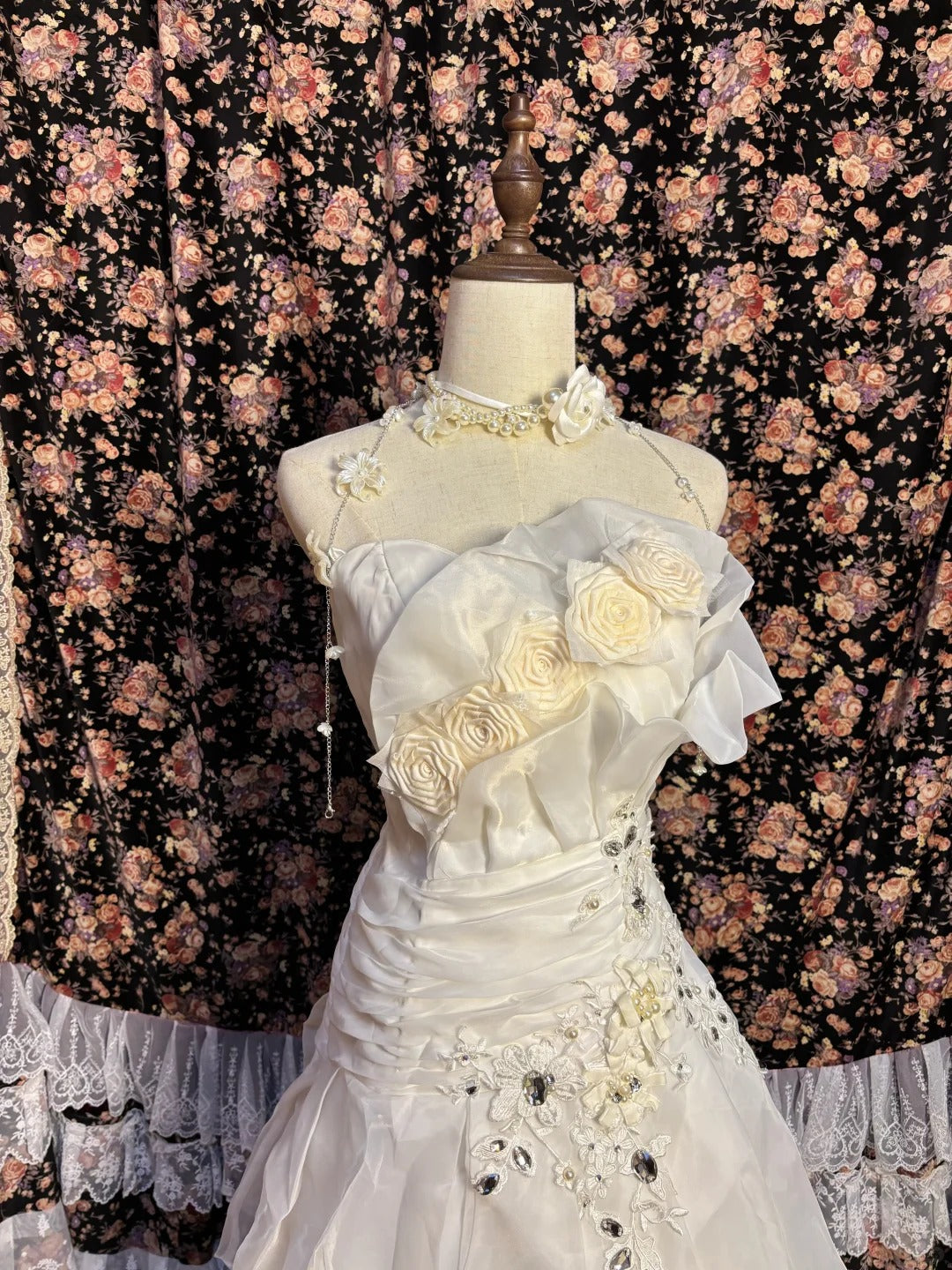 Elegant bias-cut high-cut fishtail chiffon 3D embroidered floral train wedding dress P3034