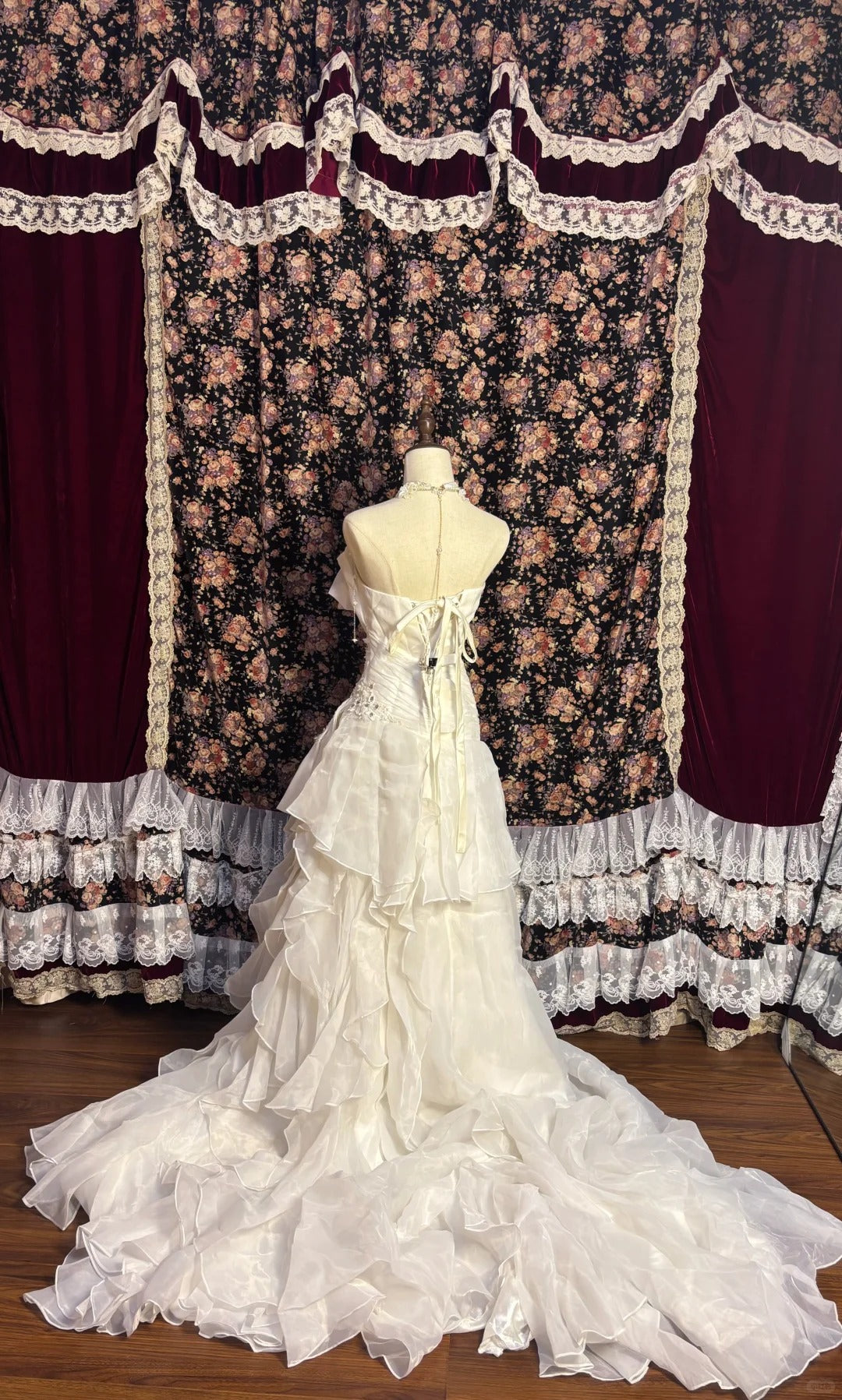 Elegant bias-cut high-cut fishtail chiffon 3D embroidered floral train wedding dress P3034