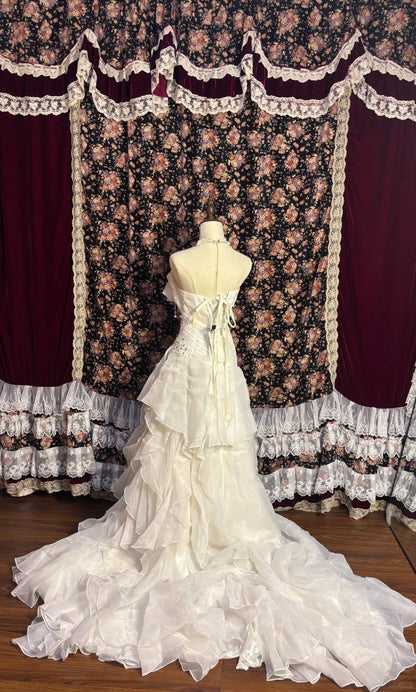 Elegant bias-cut high-cut fishtail chiffon 3D embroidered floral train wedding dress P3034