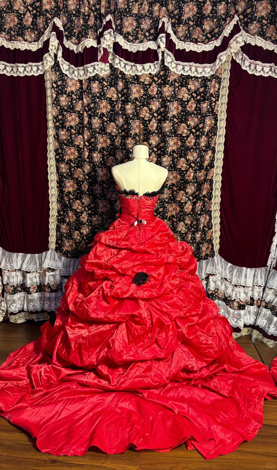 Gorgeous Tomato Red Thick Satin Black Lace Irregular Skirt Wedding Dress P3037